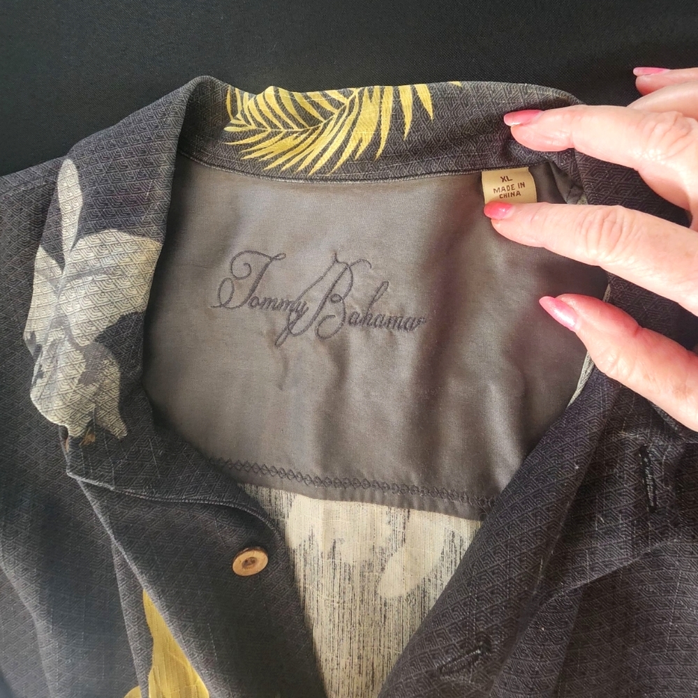 Tommy Bahama Hawaiian shirt size XL